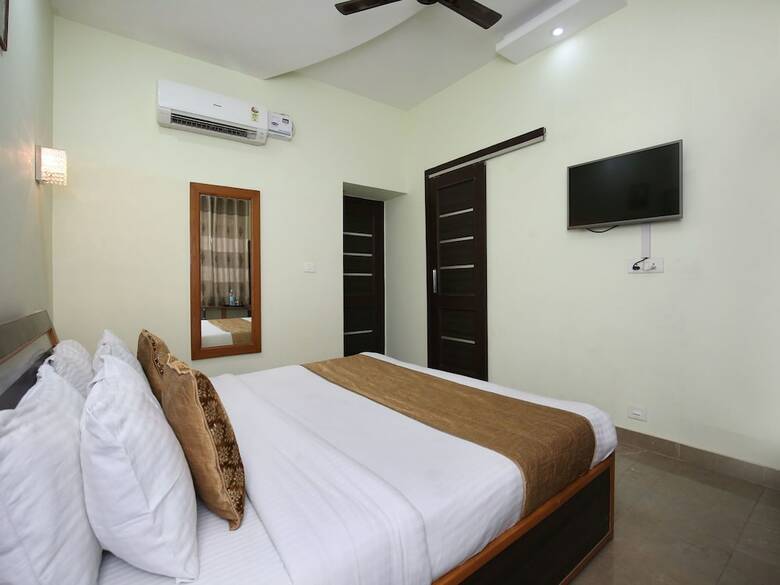 Oyo 9956 Hotel Pelican Inn