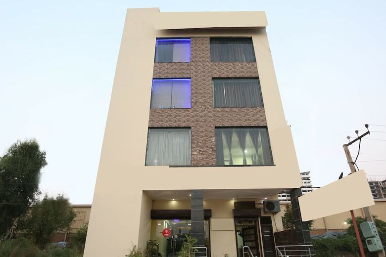 Oyo 9956 Hotel Pelican Inn