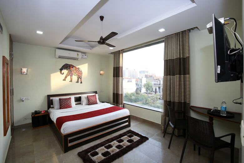 Oyo 9956 Hotel Pelican Inn