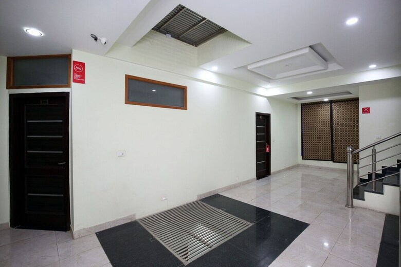 Oyo 9956 Hotel Pelican Inn