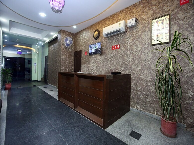 Oyo 9956 Hotel Pelican Inn