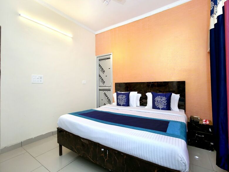 Oyo 10012 Hotel Pink City