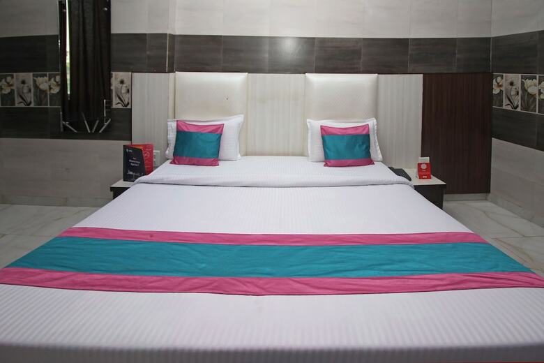 Oyo 8743 Hotel Ravi Palace