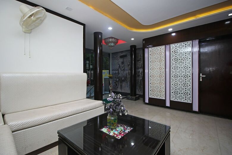 Oyo 8743 Hotel Ravi Palace