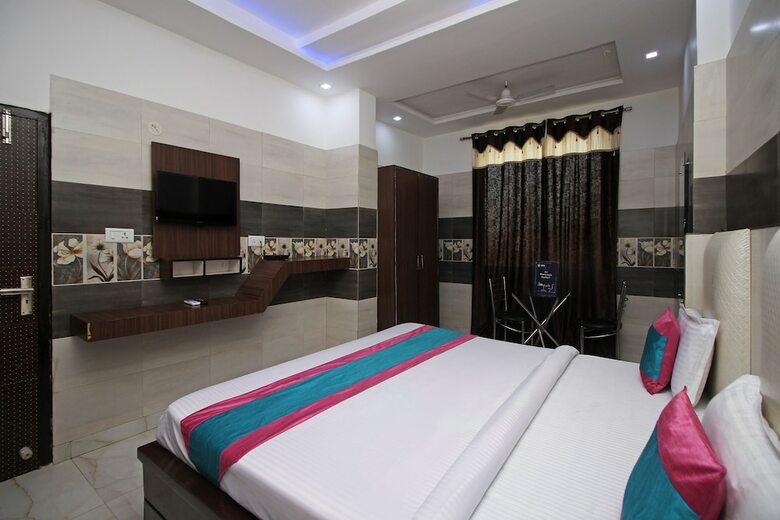 Oyo 8743 Hotel Ravi Palace
