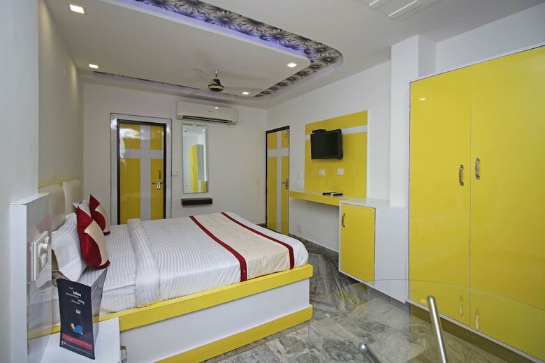 Oyo 8743 Hotel Ravi Palace