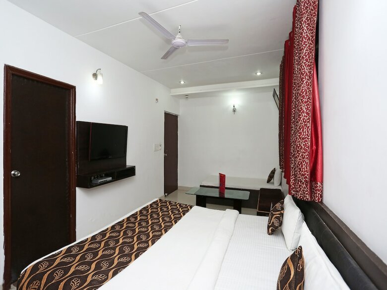 Oyo 9367 Hotel Taj Galaxy