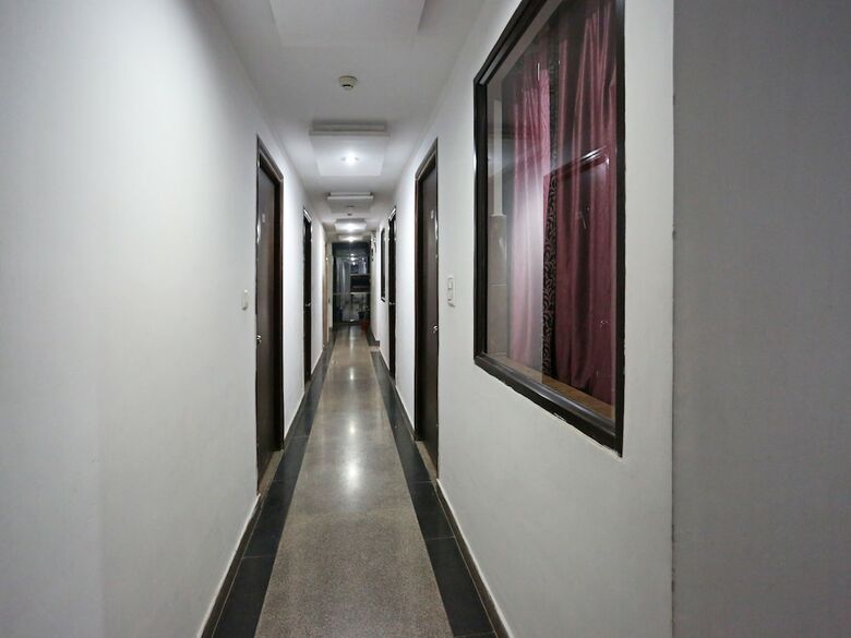 Oyo 9367 Hotel Taj Galaxy
