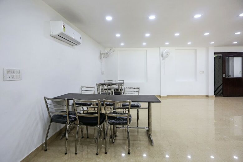 Oyo 6388 Hotel Nr Inn