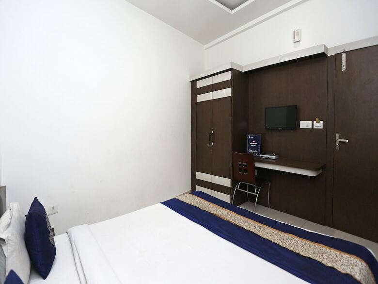 Oyo 10454 Hotel Riviera