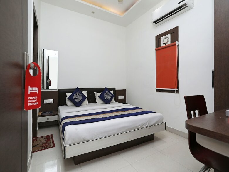 Oyo 10454 Hotel Riviera