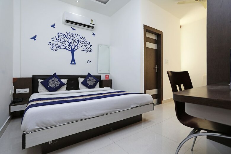Oyo 10454 Hotel Riviera