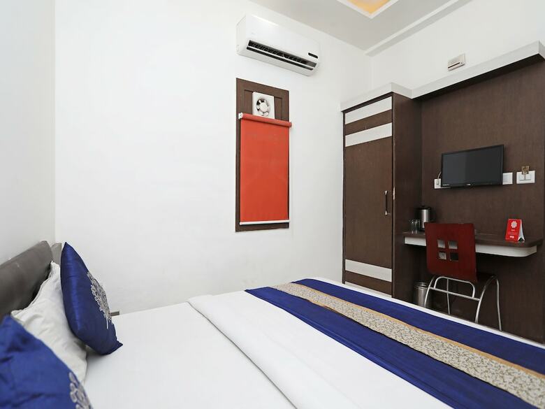 Oyo 10454 Hotel Riviera