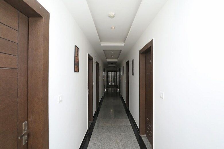 Oyo 10454 Hotel Riviera
