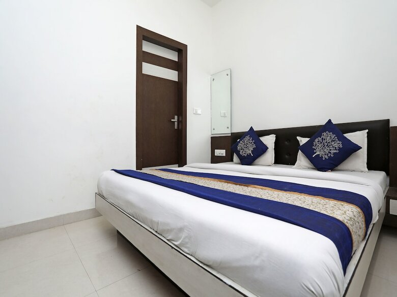 Oyo 10454 Hotel Riviera