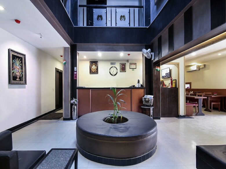 Capital O 9367 Hotel Agra Cantt