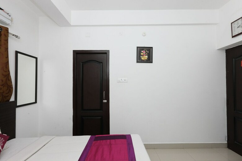 Hotel Oyo 4357 The Mangrove Wood Residency