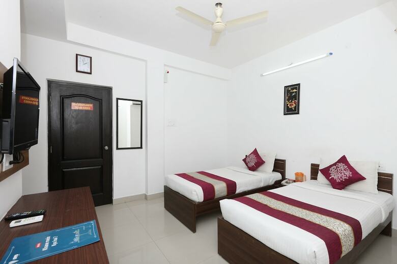 Hotel Oyo 4357 The Mangrove Wood Residency