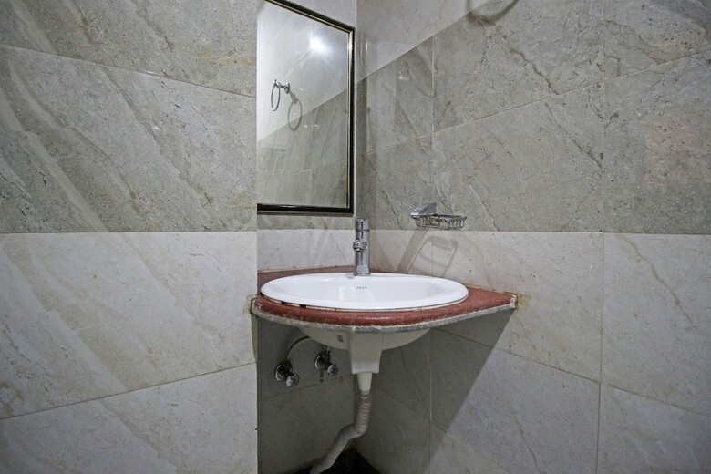 Oyo 5539 Merit Hotel