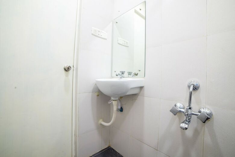 Hotel Oyo 6375 Perungudi