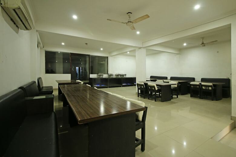 Hotel Oyo 8095 Arb Suites
