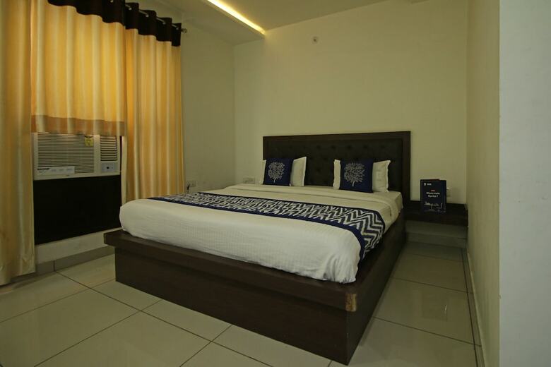 Hotel Oyo 8095 Arb Suites