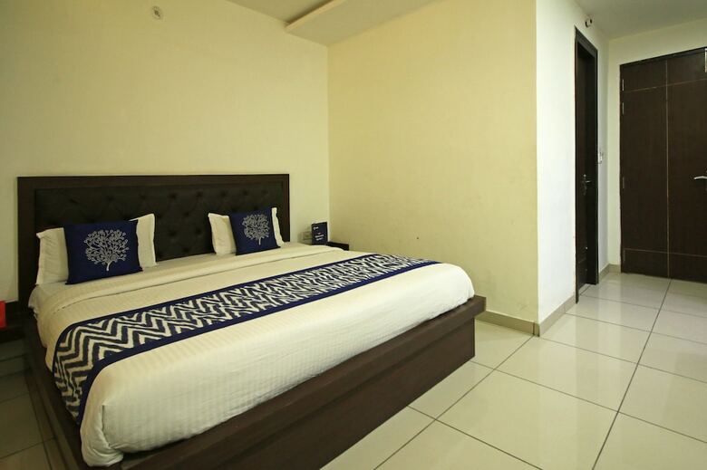 Hotel Oyo 8095 Arb Suites