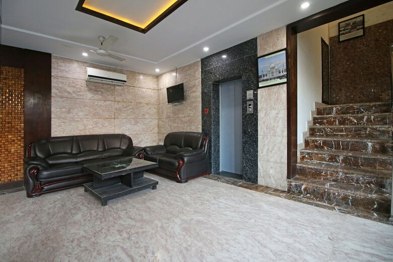 Hotel Oyo 8095 Arb Suites
