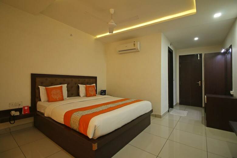Hotel Oyo 8095 Arb Suites