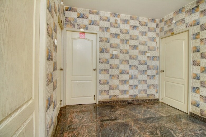 Hotel Oyo 8645 Syeds Inn