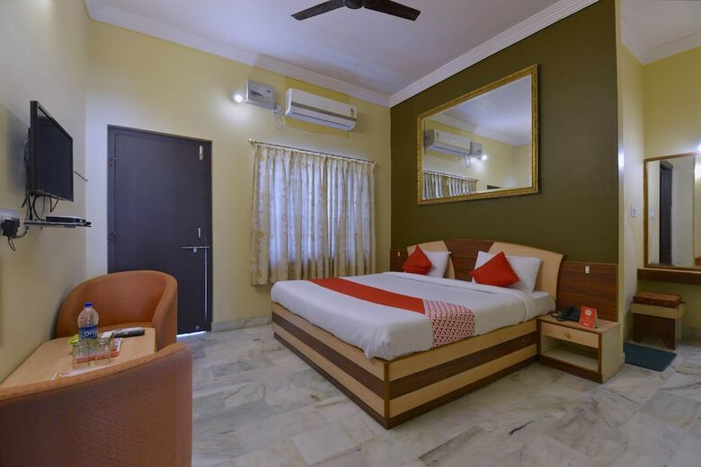 Oyo 10499 Hotel Shiv Shakti