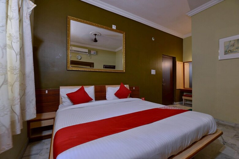Oyo 10499 Hotel Shiv Shakti