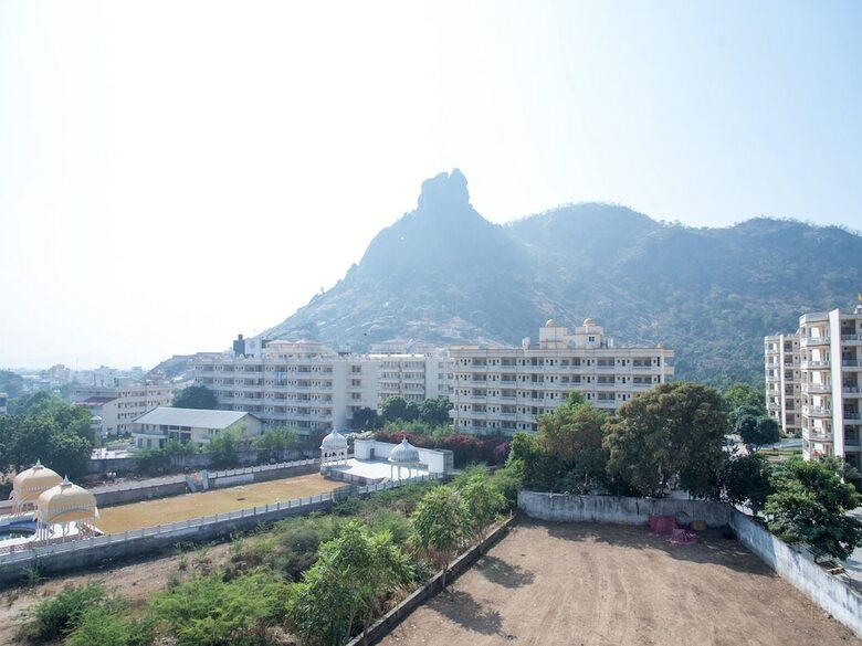 Oyo 10499 Hotel Shiv Shakti