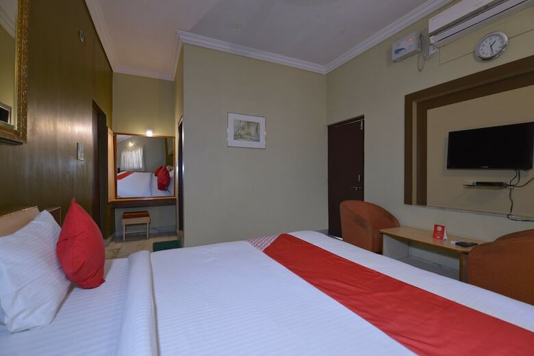 Oyo 10499 Hotel Shiv Shakti