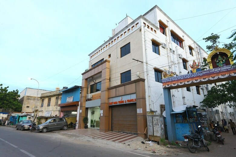 Hotel Oyo 9372 Rich Inn