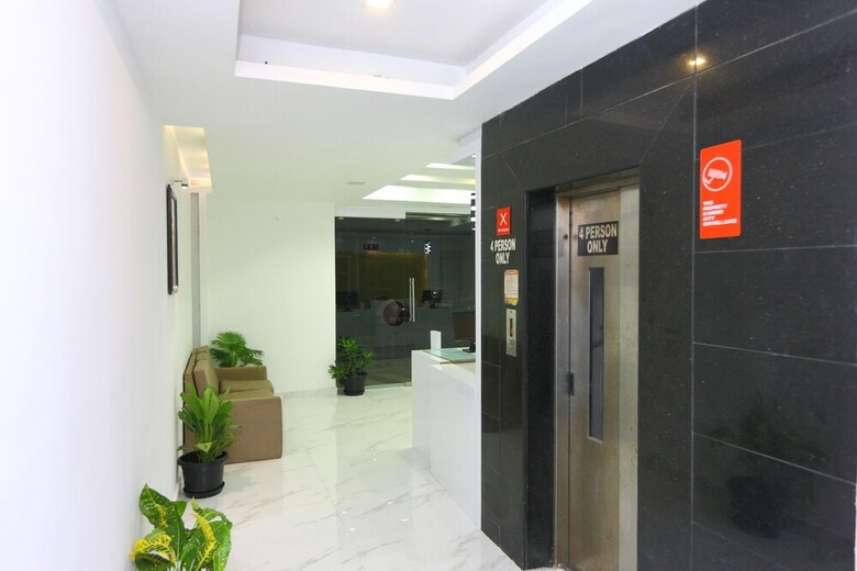 Hotel Oyo 9372 Rich Inn