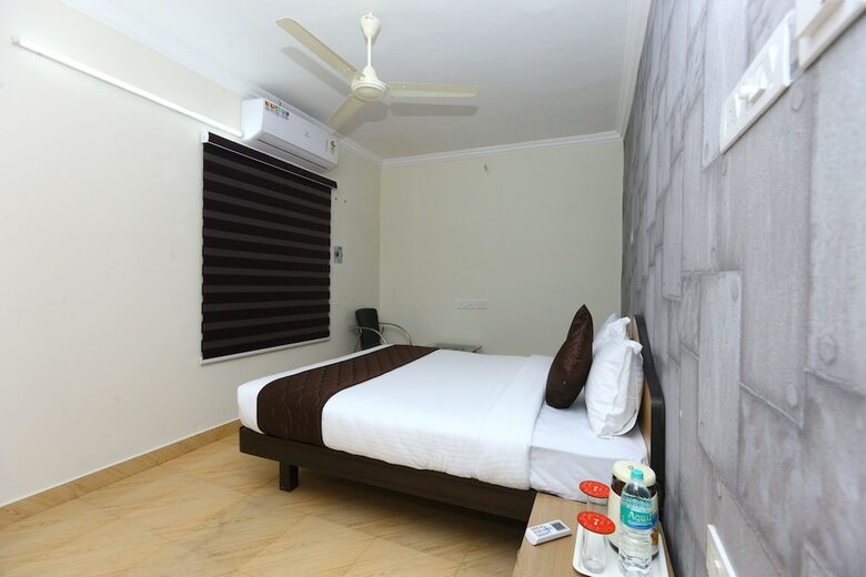 Hotel Oyo 9372 Rich Inn