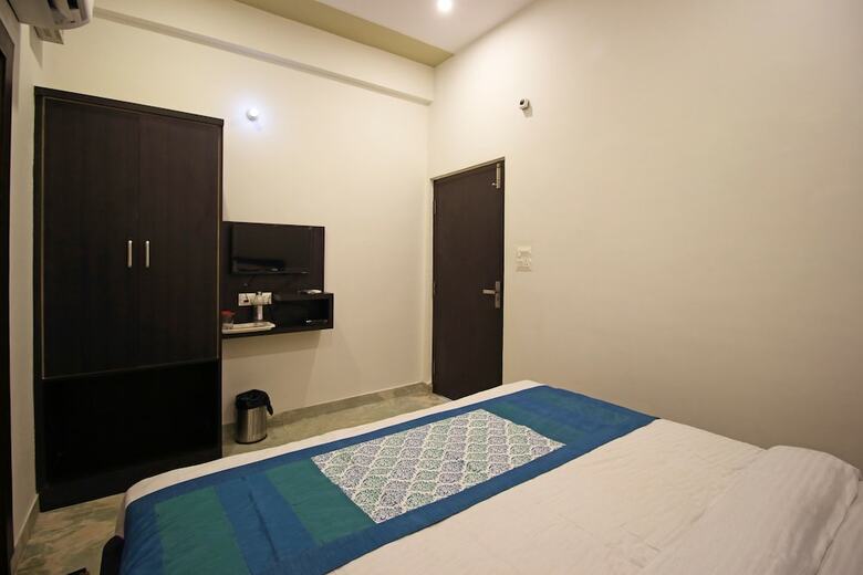Hotel Aaradhya Residency