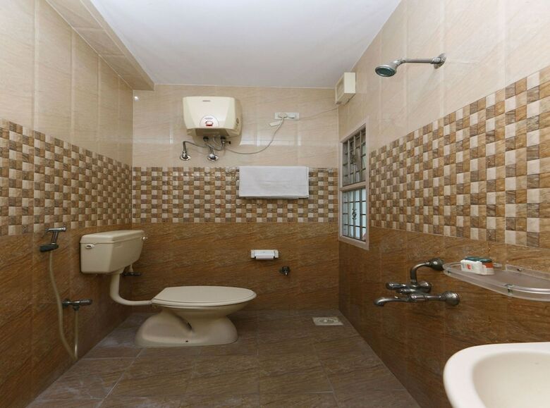 Oyo 10106 Hotel Nlbr