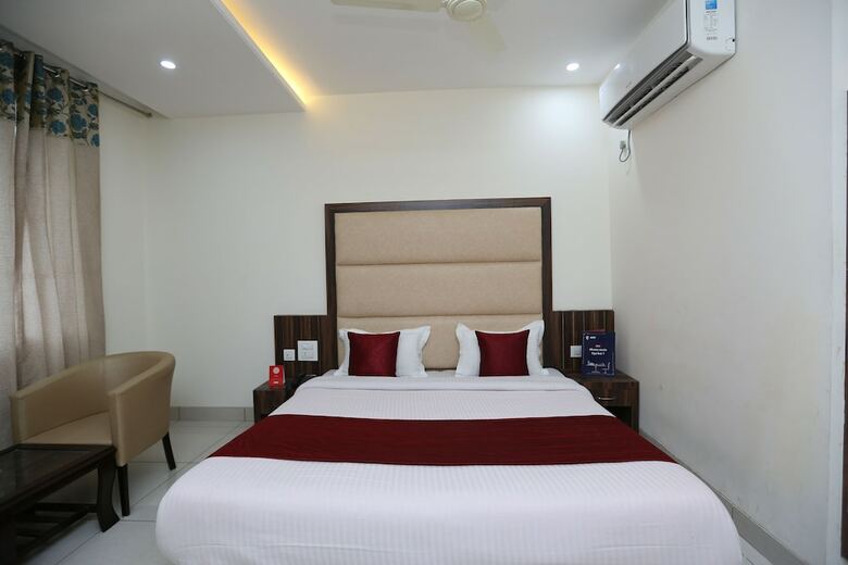Hotel Oyo 9667 Sashtrdhara Road