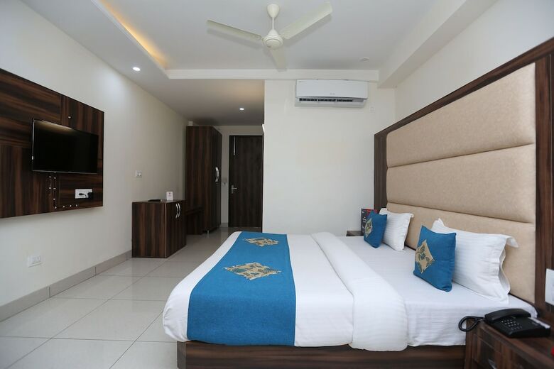 Hotel Oyo 9667 Sashtrdhara Road