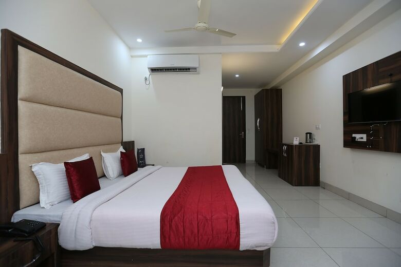 Hotel Oyo 9667 Sashtrdhara Road