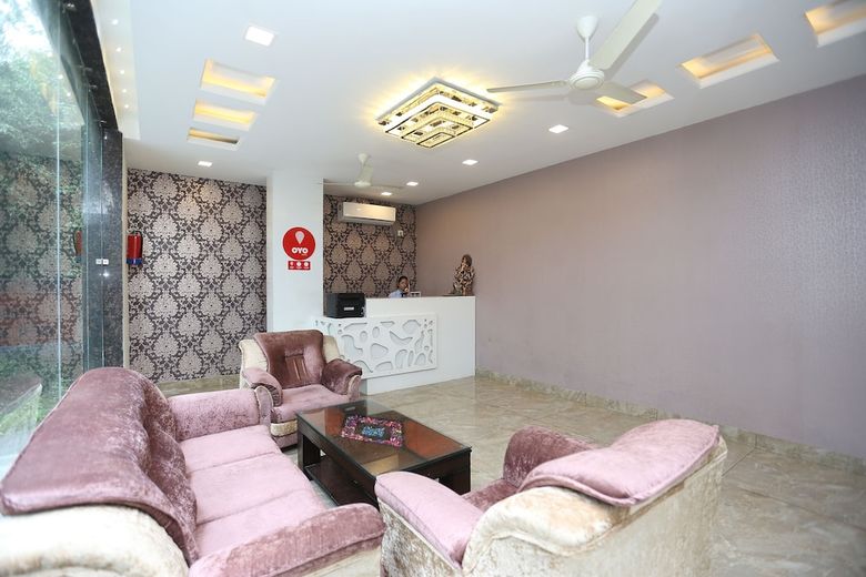 Hotel Oyo 9667 Sashtrdhara Road