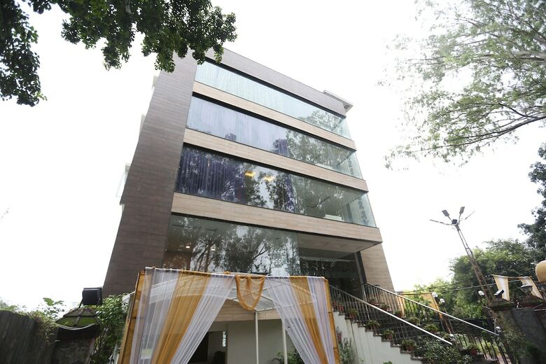 Hotel Oyo 9667 Sashtrdhara Road