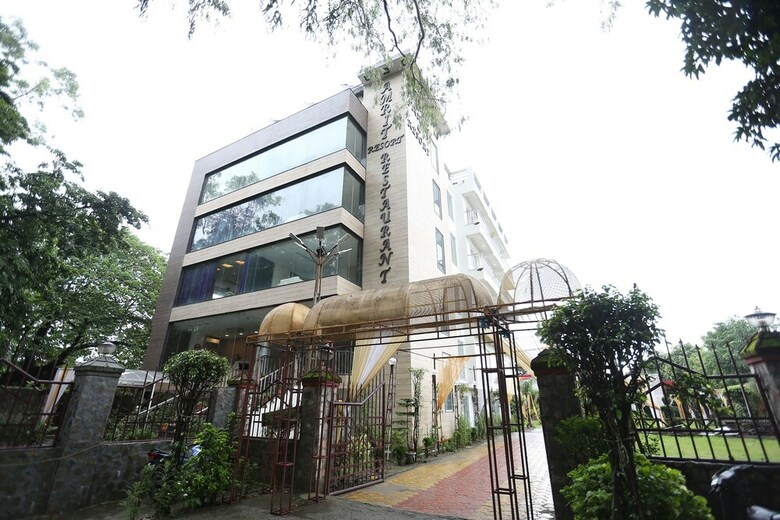 Hotel Oyo 9667 Sashtrdhara Road