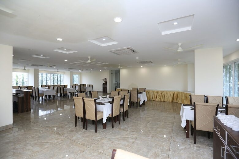 Hotel Oyo 9667 Sashtrdhara Road