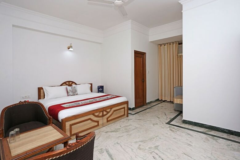 Oyo 10072 Hotel Amrit Regency