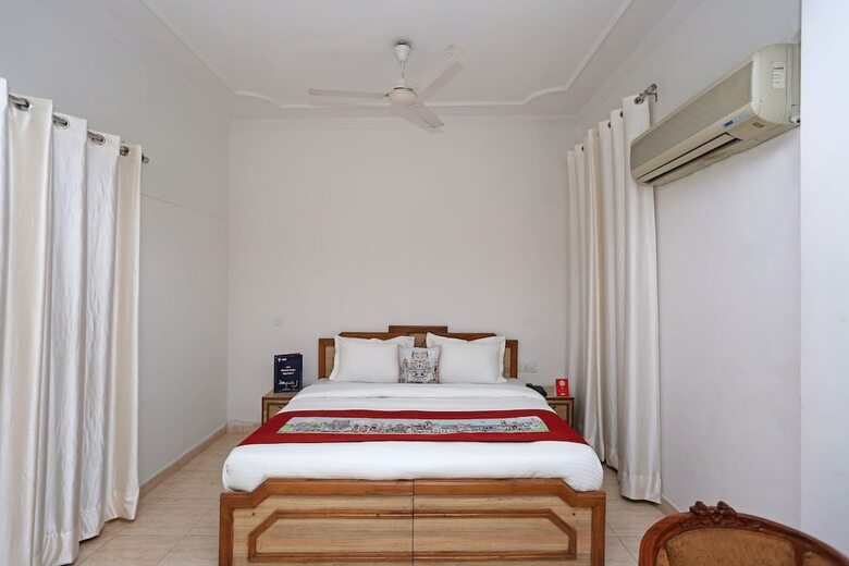 Oyo 10072 Hotel Amrit Regency