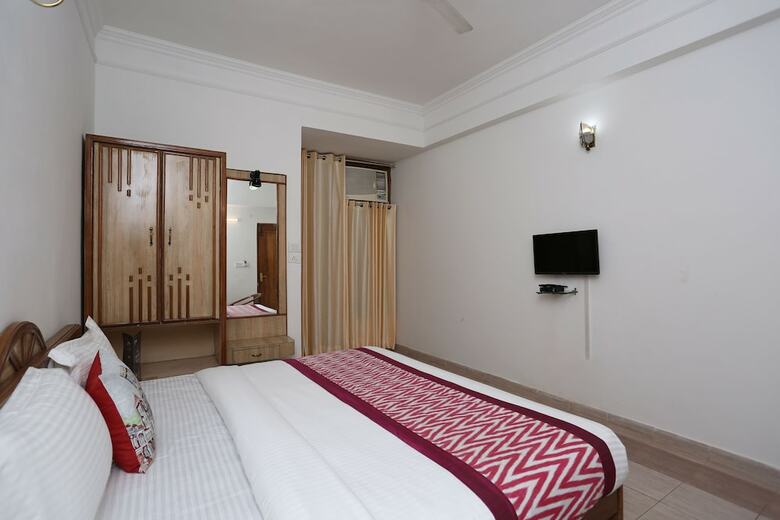Oyo 10072 Hotel Amrit Regency