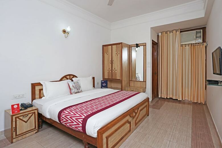 Oyo 10072 Hotel Amrit Regency
